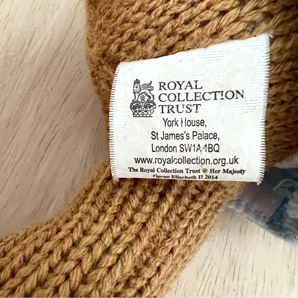 Peter Rabbit Knitted Doll - Picture 5 of 7